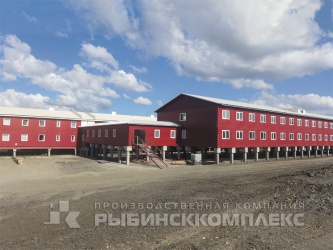 Чукотский АО, жилой комплекс  на 140 мест на базе сборных панельных конструкций. Двухэтажные здания соединены тёплым переходом