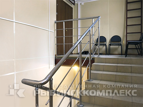 Лестница внутри здания АБК и столовой, Тюменская область