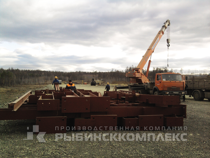 Амурская область г. Сковородино, разгрузка металлоконструкций