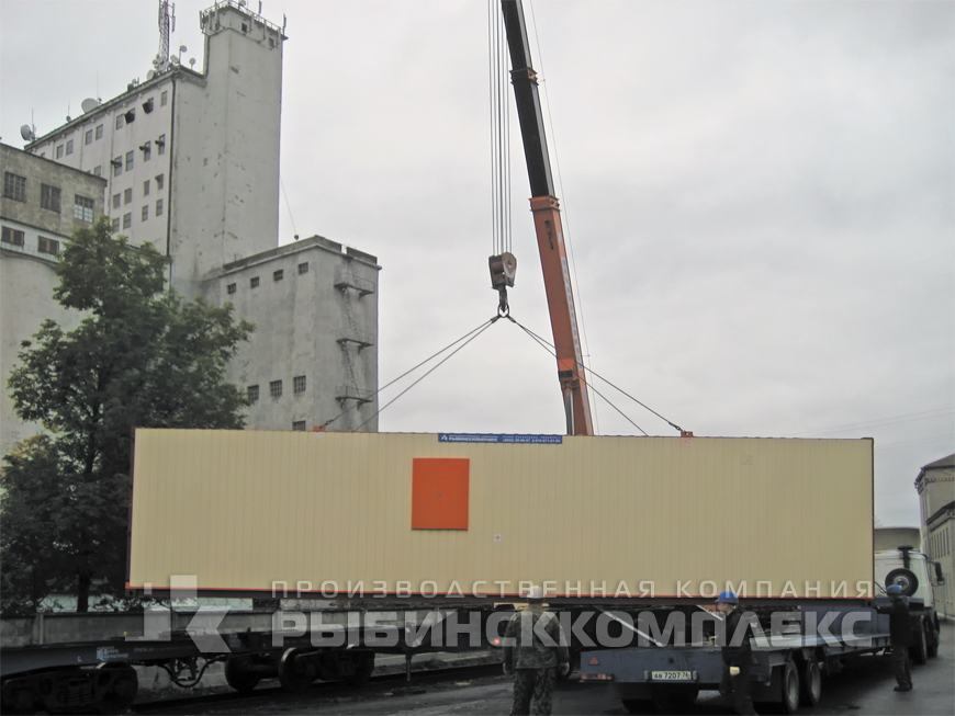 Универсальные преобразованные грузовые контейнеры для монтажа модульных зданий. Транспортировка - погрузка на ж/д