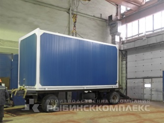 Блок-контейнер с установкой для очистки стоков размещённый на прицепе в цехе г. Рыбинск