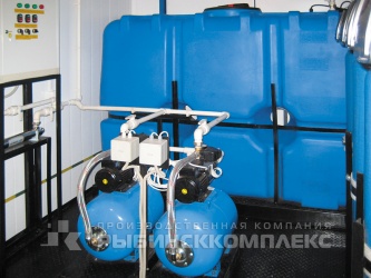 Насосная станция и ёмкости для хранения чистой воды общим объёмом 2000 л системы водоподготовки в блок-контейнере (2,7х4х2,6 м)