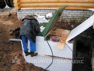 Заливка станции водой для выравнивания внутреннего и внешнего давления