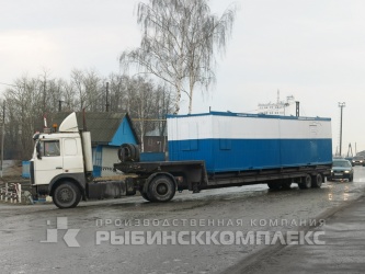 Транспортировка  вагон-дома для супервайзера на несъёмных полозьях на трале к железнодорожной станции в г. Рыбинск