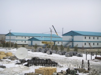 Ханты-Мансийский АО, посёлок из сблокированных зданий различной этажности и назначения
