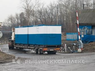 Транспортировка  вагон-дома для супервайзера на несъёмных полозьях на трале к станции Рыбинск-Товарный